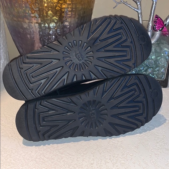 •SOLD• UGG Black Mini Bailey Fluff Buckle - Picture 7 of 11